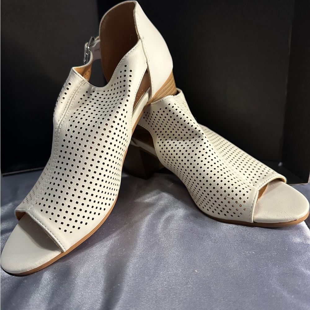 Elegant White Peep-Toe Women's Shoes
